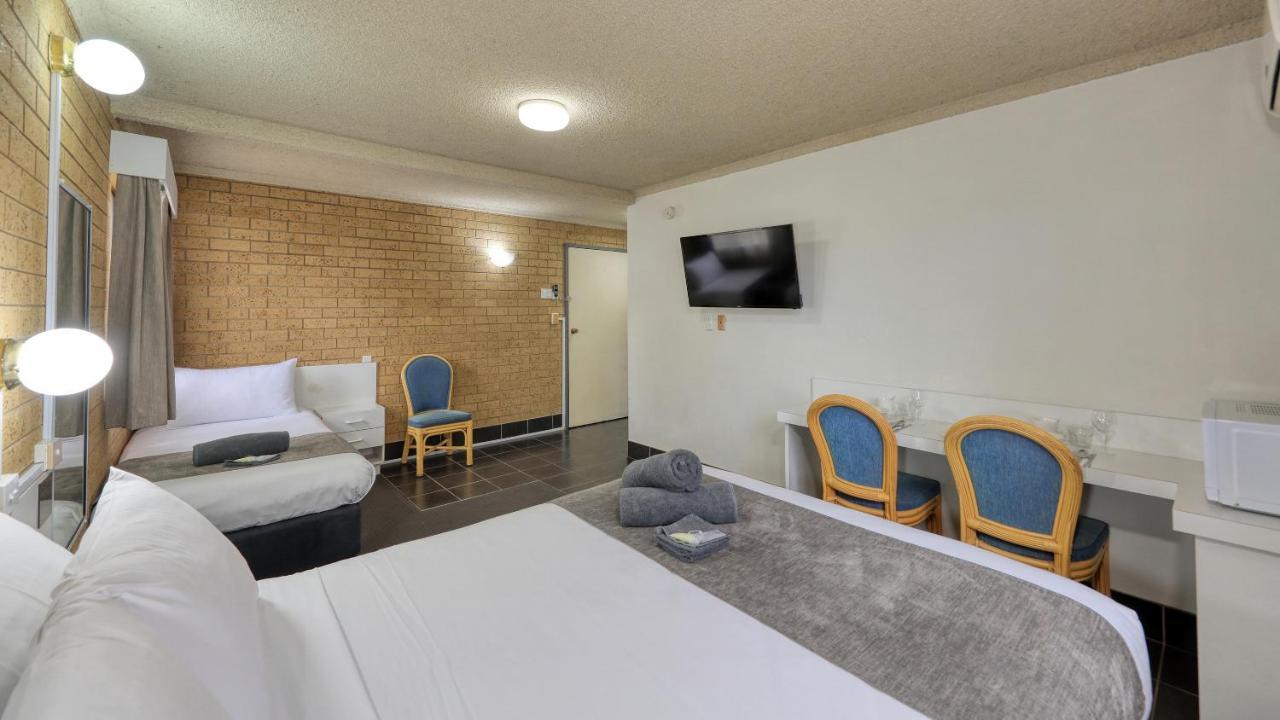 Hamilton Hume Motor Inn Yass Bagian luar foto