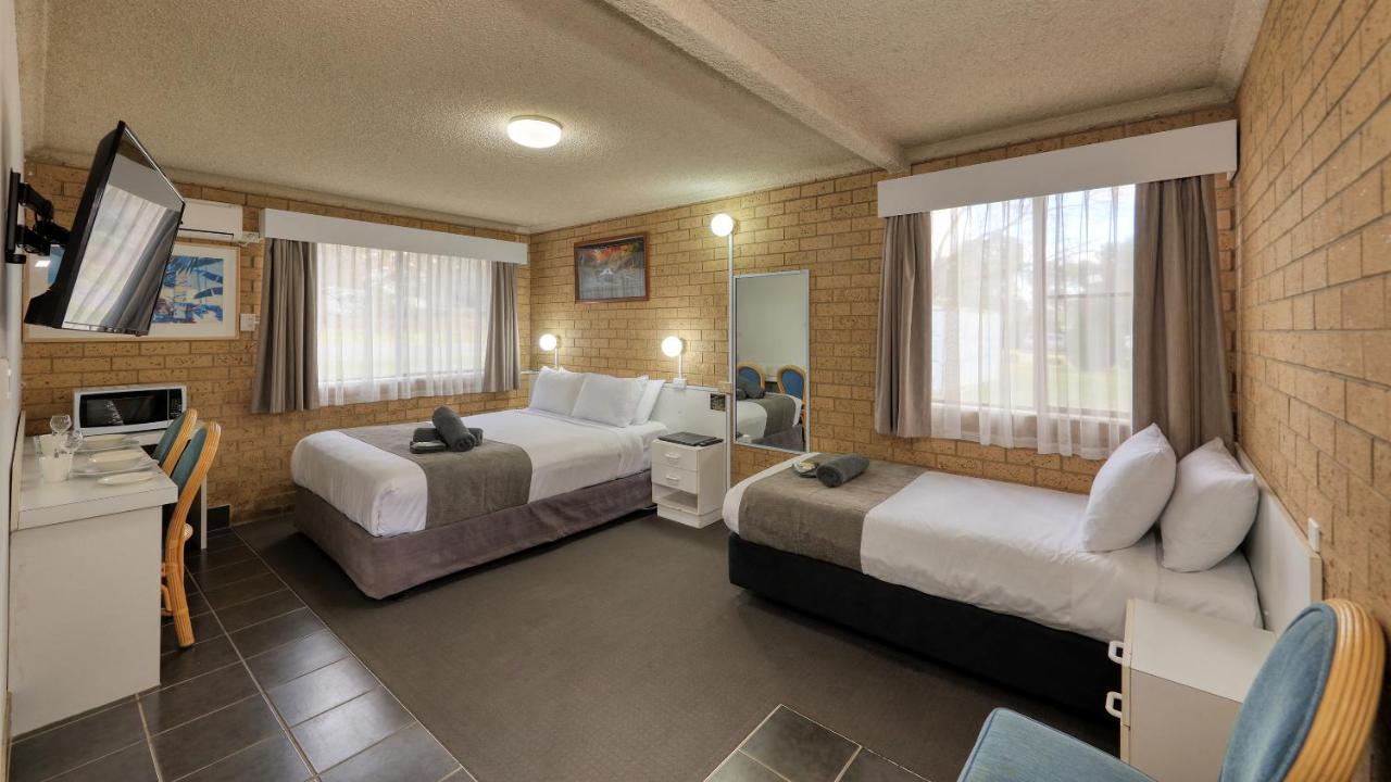 Hamilton Hume Motor Inn Yass Bagian luar foto