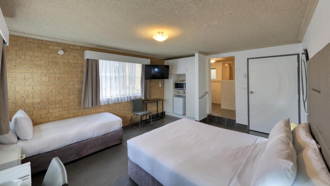Hamilton Hume Motor Inn Yass Bagian luar foto