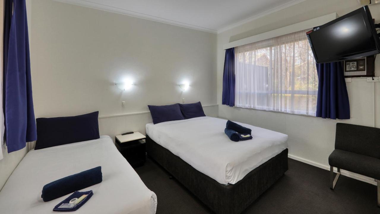 Hamilton Hume Motor Inn Yass Bagian luar foto