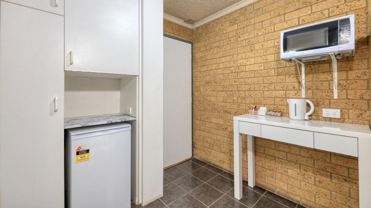 Hamilton Hume Motor Inn Yass Bagian luar foto