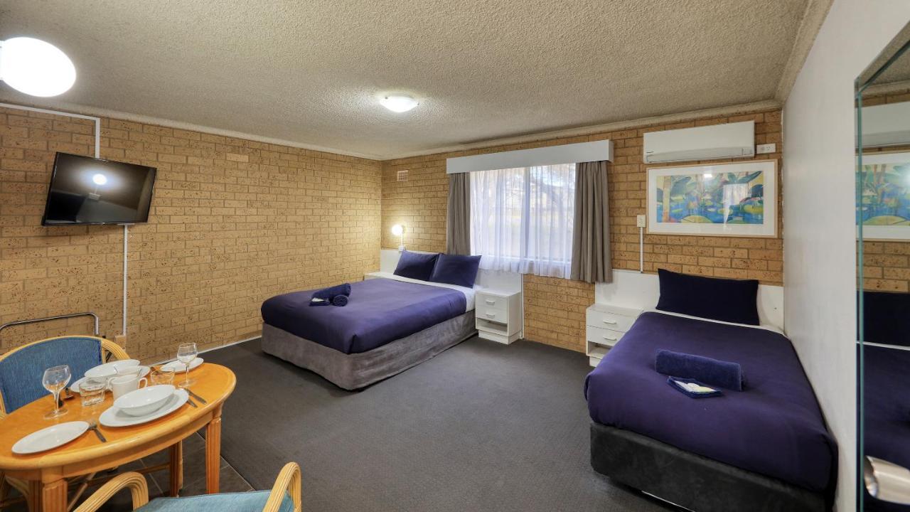 Hamilton Hume Motor Inn Yass Bagian luar foto